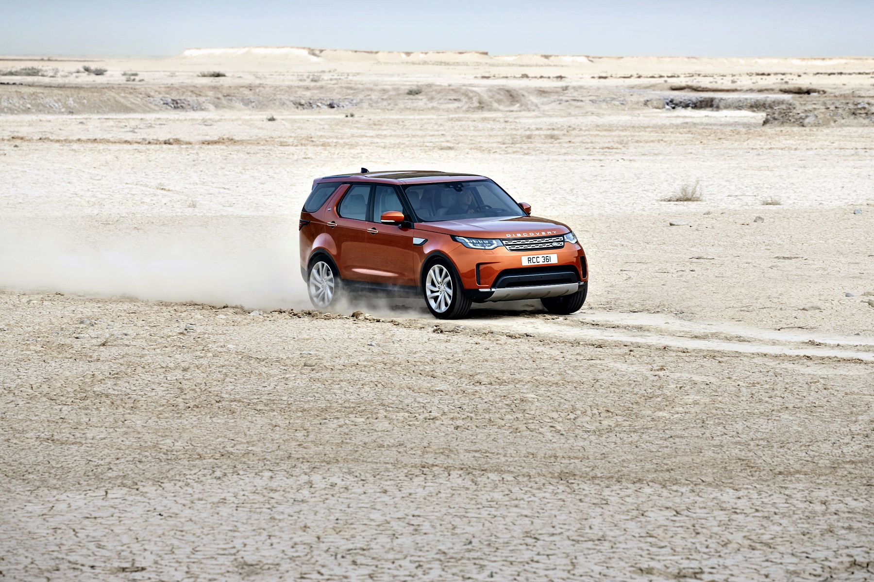 land-rover-discovery-001